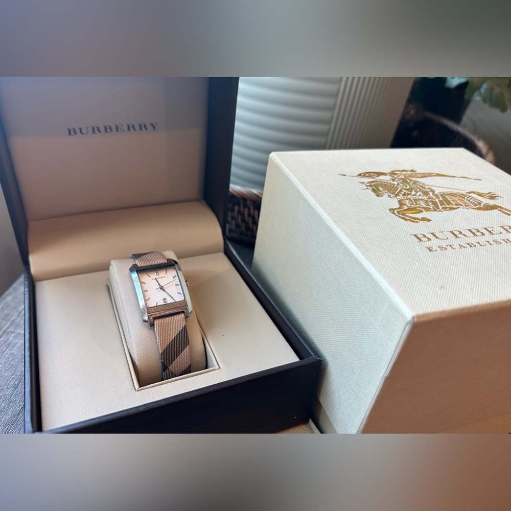 BURBERRY- Classic and Chic Ladies Nova Check Watch. Includes original boxes.